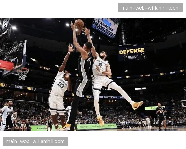 马刺客场大胜灰熊，文班亚马19分15篮板7盖帽统治禁区