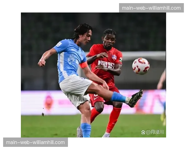 大连英博廖锦涛断球直塞助攻 团队配合日趋默契